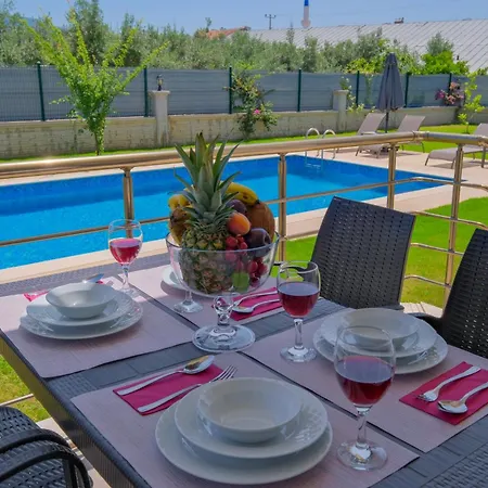 Pineapart-1 With Pool And Big Garden Фетхие